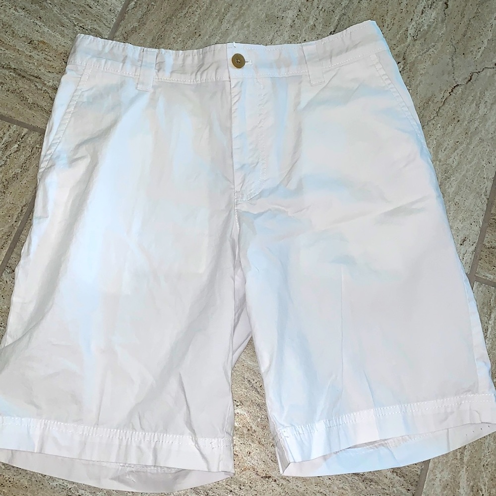 IZOD men’s shorts, white cotton, 30W, 9.5 inseam